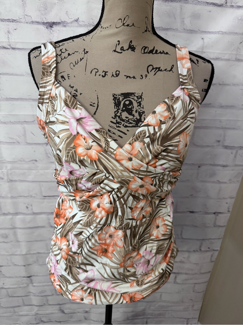 Lands' End V Neck Wrap Underwire Tankini Swimsuit Top Sz 14 Beige Floral Modest